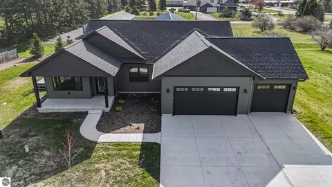 4054 Center Farm Ln, Traverse City, MI 49685