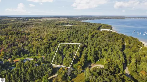 211 E 7th St, Northport, MI 49670
