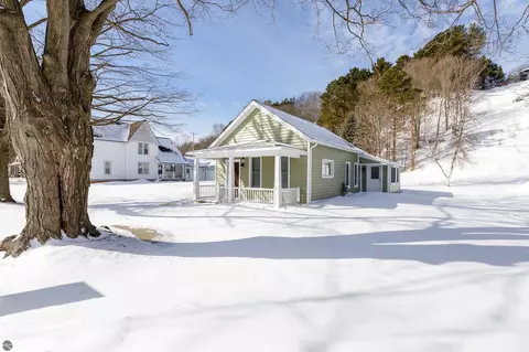 605 Lincoln Ave, Elberta, MI 49628