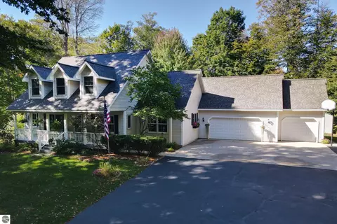 12900 S Woodhaven Ln, Traverse City, MI 49684