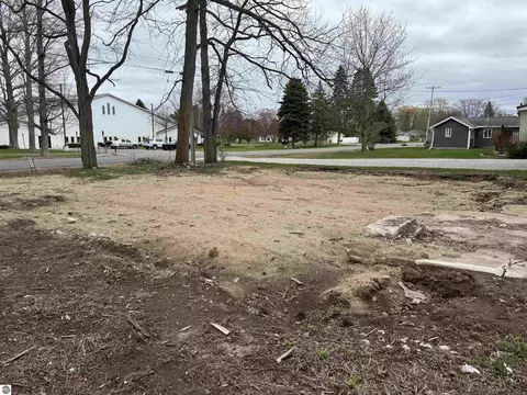 142 Charles St, Elk Rapids, MI 49629