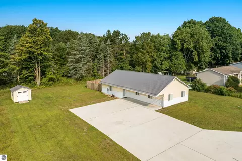 107 Purdy Dr, Buckley, MI 49620