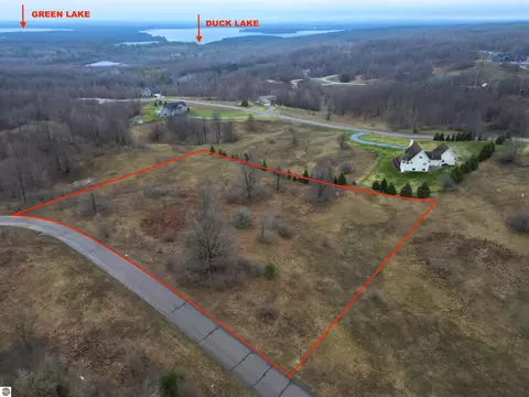 7634 Saddle Ridge Dr, Grawn, MI 49637