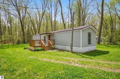 6220 Maple Trl, Harrison, MI 48625