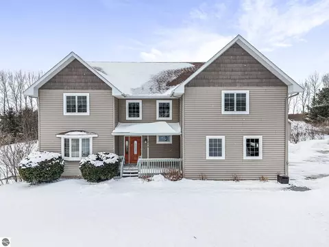 1474 S Montmorency Ln, Suttons Bay, MI 49682