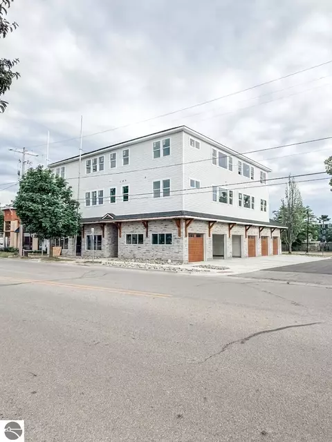 1109 S Carver St #6C, Traverse City, MI 49686