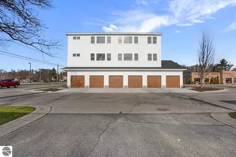 1109 S Carver St #6C, Traverse City, MI 49686
