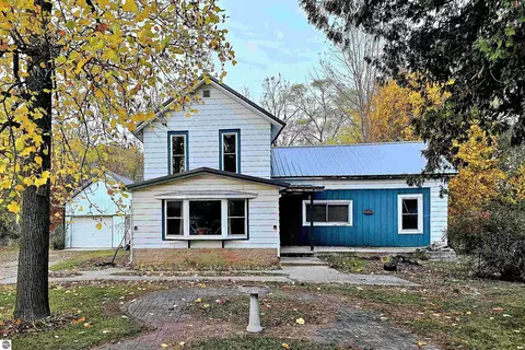 602 Olive St, Saint Louis, MI 48880