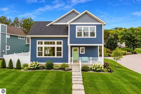 10708 Shrewbury St, Traverse City, MI 49684