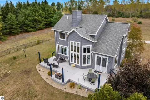 6536 Indian Hill Rd, Honor, MI 49640