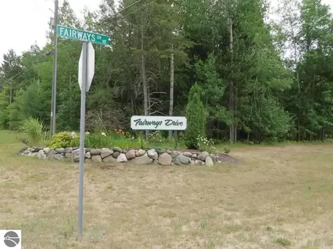 1949 Fairways Dr, Kalkaska, MI 49646
