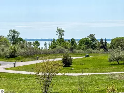 2155 N Belanger Creek Dr, Suttons Bay, MI 49682