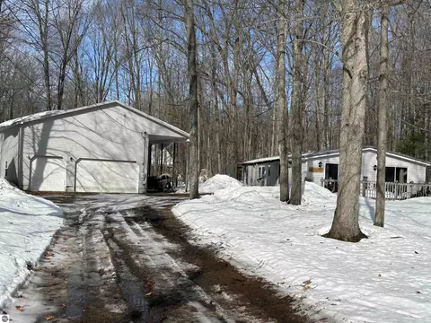 4640 E Circle Dr NE, Kalkaska, MI 49646