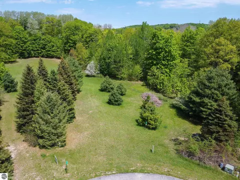 2164 N Belanger Creek Dr, Suttons Bay, MI 49682