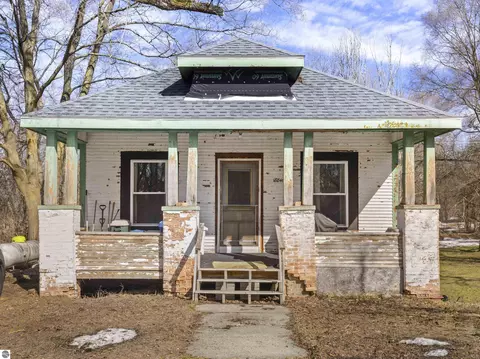 18846 Maple St, Copemish, MI 49625