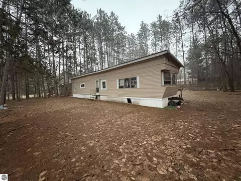 3537 Glorianne Dr, Traverse City, MI 49685