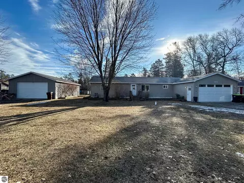 584 Angelo Dr, Saint Helen, MI 48656