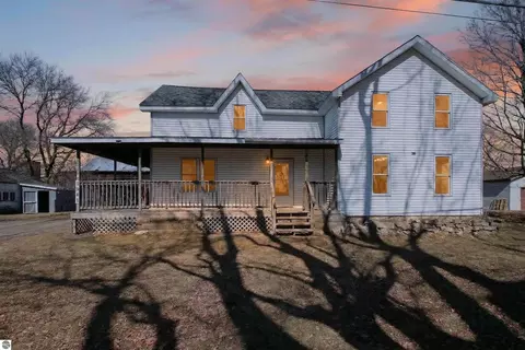 1941 E River Rd, Mount Pleasant, MI 48858