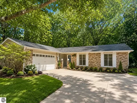 4673 Cardinal Dr, Mount Pleasant, MI 48858