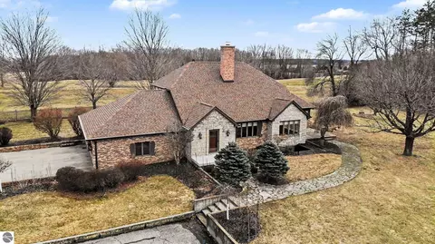 4144 Fairway Ln, Mount Pleasant, MI 48858