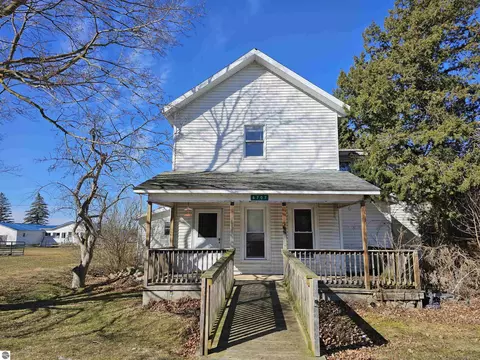 6707 N Lumberjack Rd, Riverdale, MI 48877
