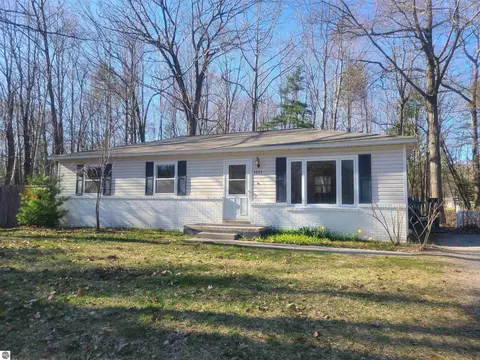 4805 Chippewa Rd, Oscoda, MI 48750