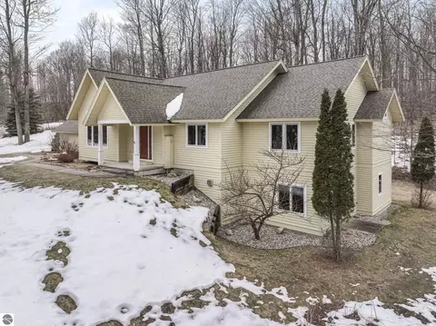 9871 E Woodcrest Ct #20 & 21, Suttons Bay, MI 49682