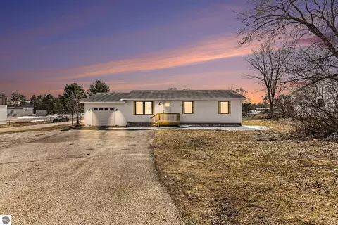 120 E Seventh St, Manton, MI 49663