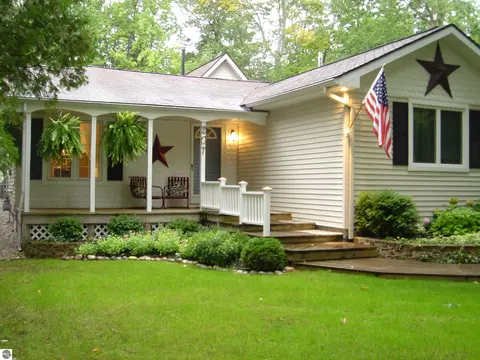 207 Birchwood Ave, Traverse City, MI 49685