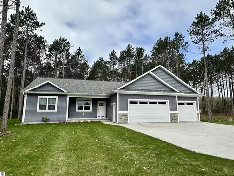 1947 Cascade Trl, Traverse City, MI 49685
