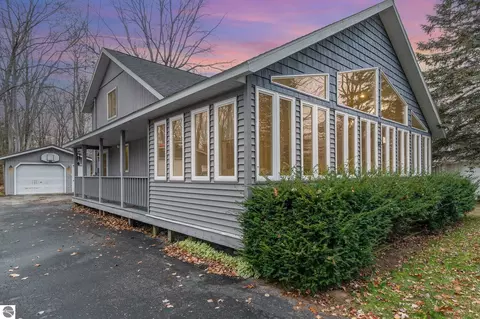 7549 Hillsdale Dr, Hale, MI 48739