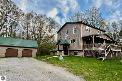 8555 11 Mile Rd, Evart, MI 49631