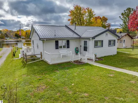 8483 Lakeview, Hale, MI 48739