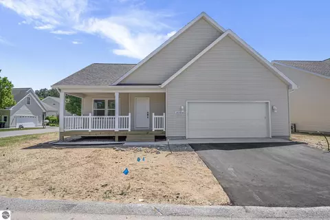 2839 Ruby St, Traverse City, MI 49684