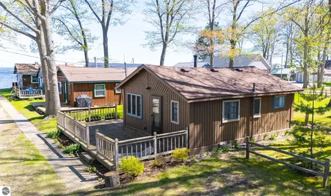 3974 W Houghton Lake Dr UNIT 7, Houghton Lake, MI 48629