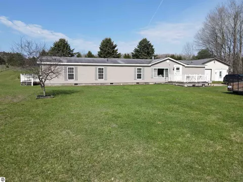 305 N Advance Rd, East Jordan, MI 49727