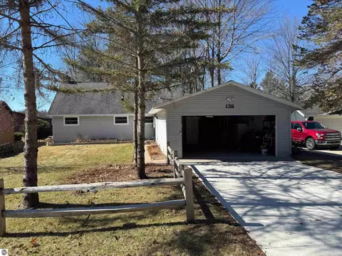 138 Hazelwood Dr, Prudenville, MI 48651