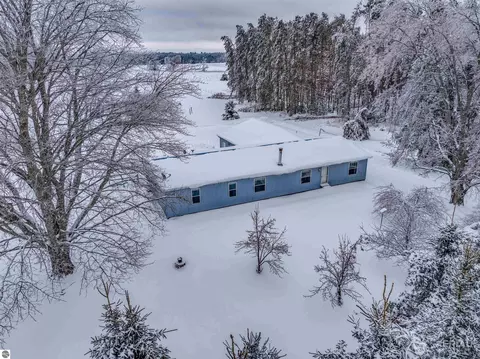 770 Jobin Dr, West Branch, MI 48661
