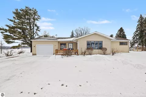 10555 E 48 Rd, Cadillac, MI 49601