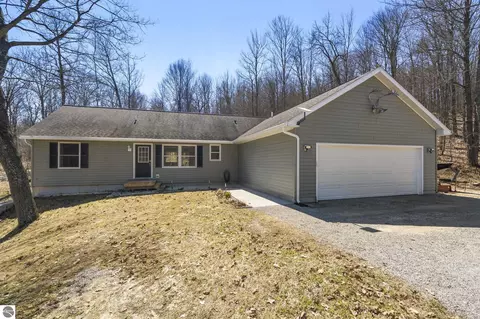 6081 Riley Ridge Ln, Thompsonville, MI 49683