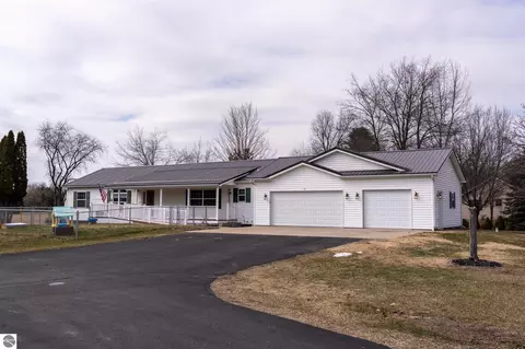 28 W Broomfield Rd, Mount Pleasant, MI 48858
