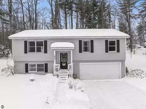 852 Eden St, Kingsley, MI 49649