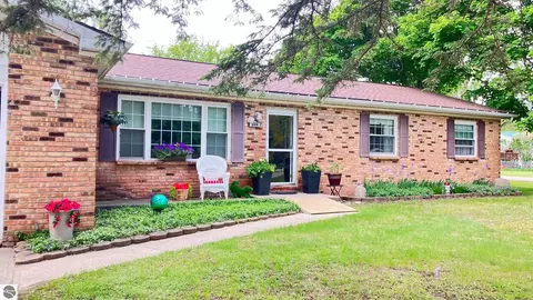 209 West Dr, Mount Pleasant, MI 48858