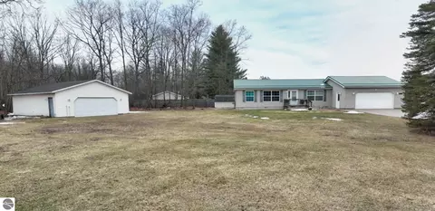 2019 Sequoia Ct, Lake Isabella, MI 48893