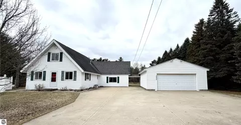 6455 N Geneva Rd, Coleman, MI 48618