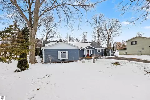 3718 Peninsular Shrs, Grawn, MI 49637