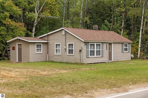 12525 SW Coster Rd, Fife Lake, MI 49633