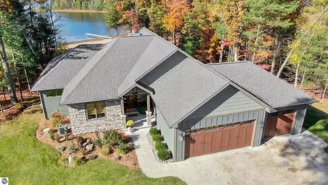 248 S Carolyn Dr, Lake City, MI 49651