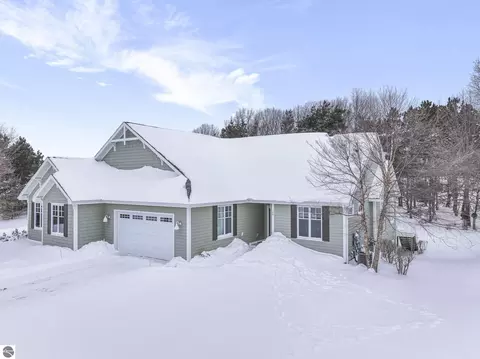 188 Wildwood Meadows Dr #10, Traverse City, MI 49686