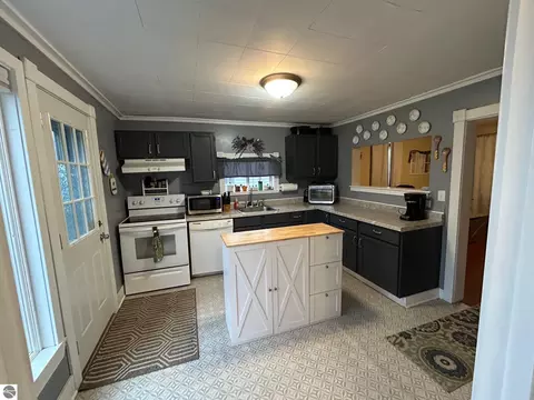 Kitchen - 320 N Elm, Ithaca, MI 48847 photo 2 of 3